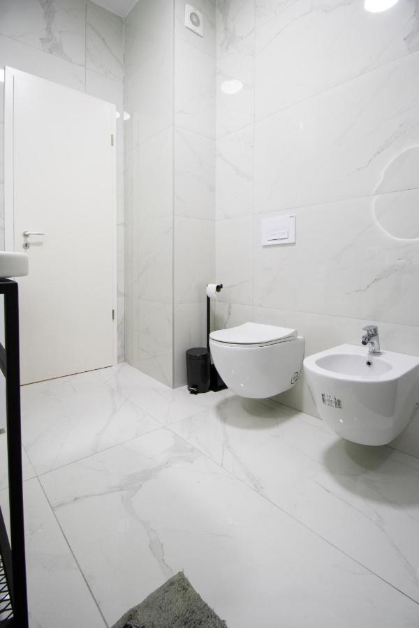 Bed and Breakfast Luxury Rooftop 23 Тирана Экстерьер фото