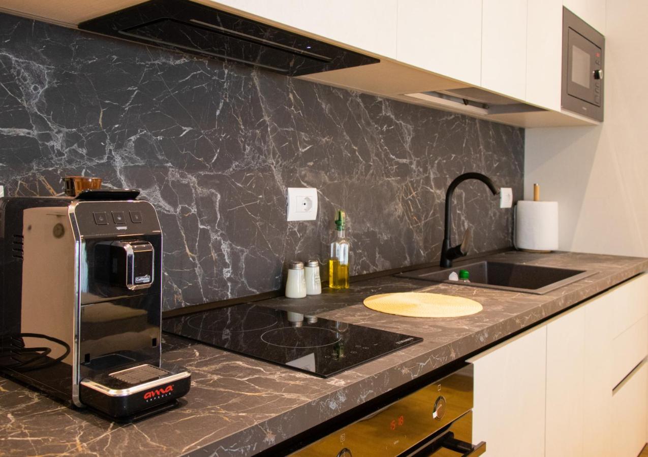 Bed and Breakfast Luxury Rooftop 23 Тирана Экстерьер фото