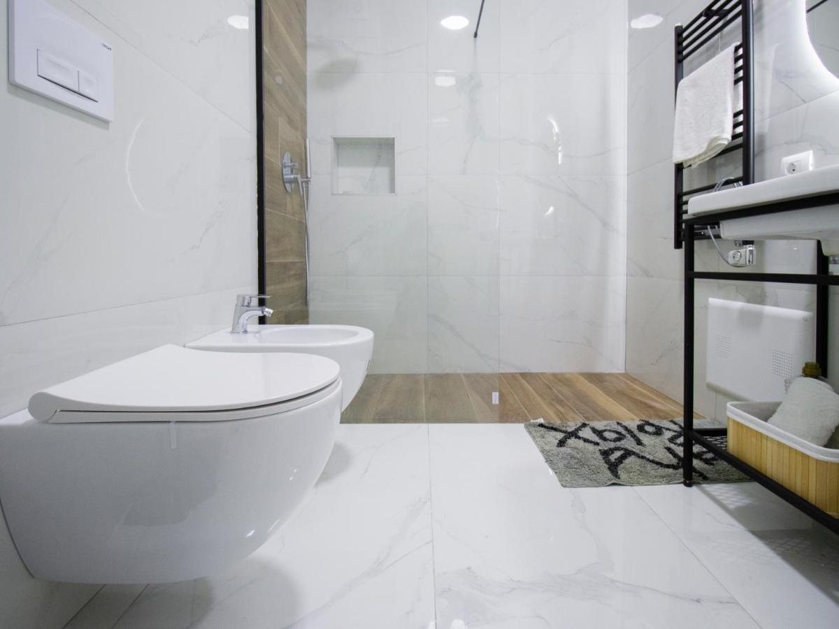 Bed and Breakfast Luxury Rooftop 23 Тирана Экстерьер фото