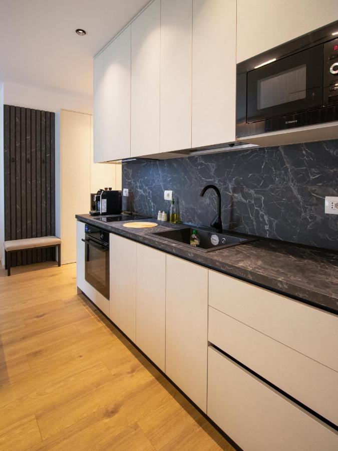 Bed and Breakfast Luxury Rooftop 23 Тирана Экстерьер фото